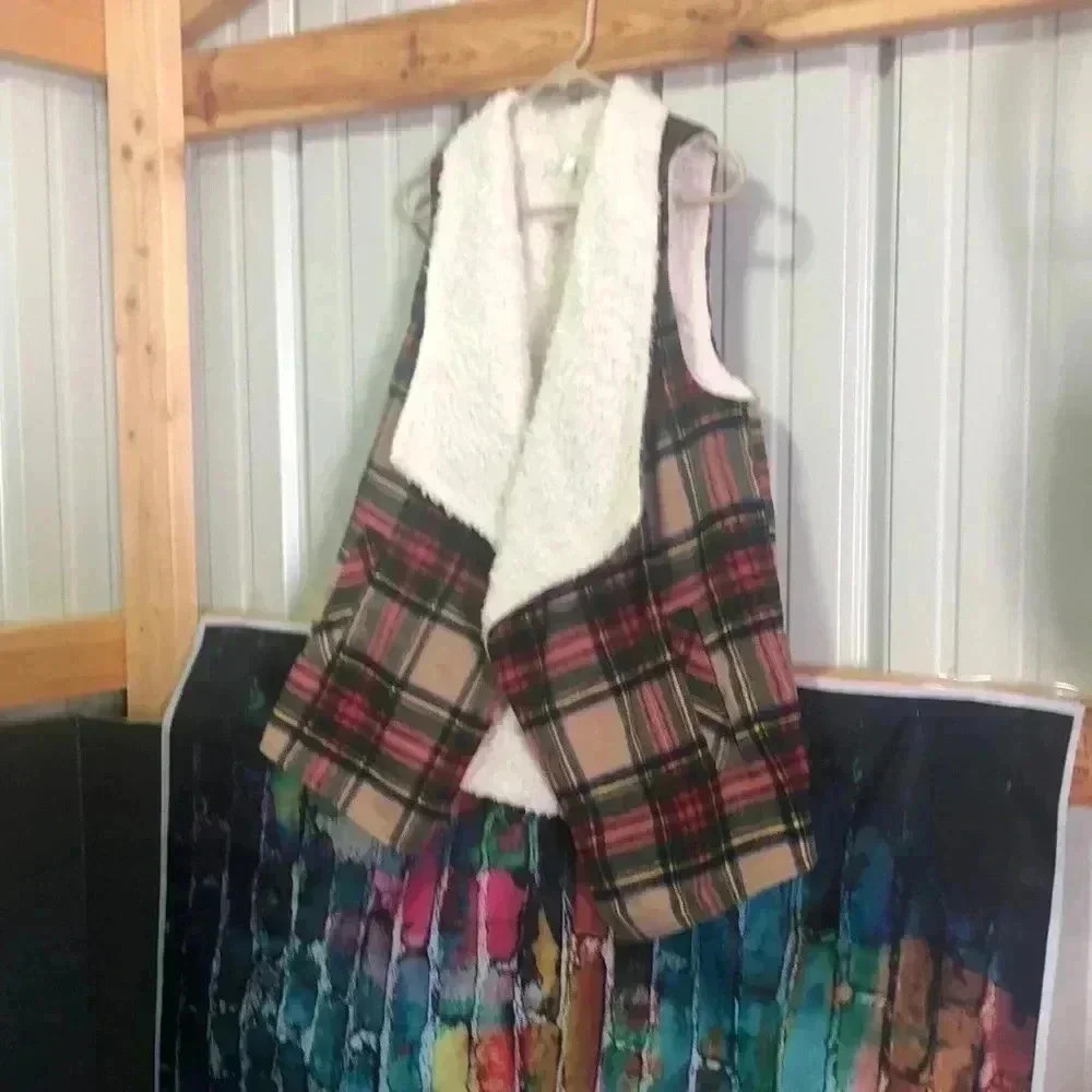 Maurices vest open front plaid fuzzy liner size small